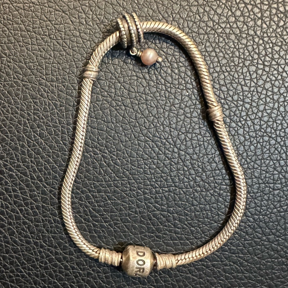 Pandora silver charm bracelet with one charm - Picture 4 of 11